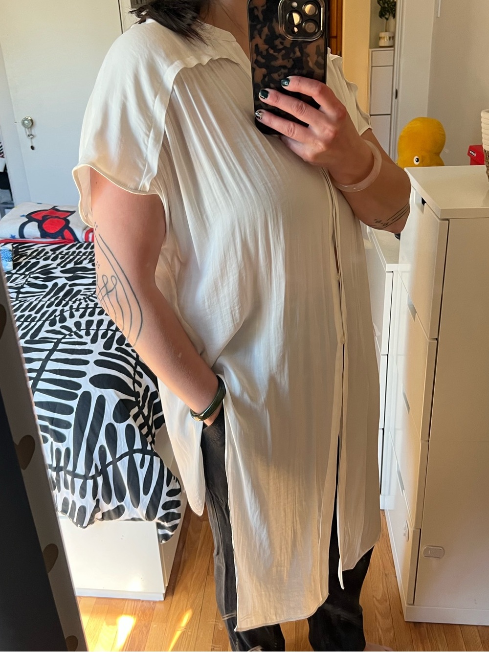 Halston Sleeveless inverted High Low button up blouse - off white